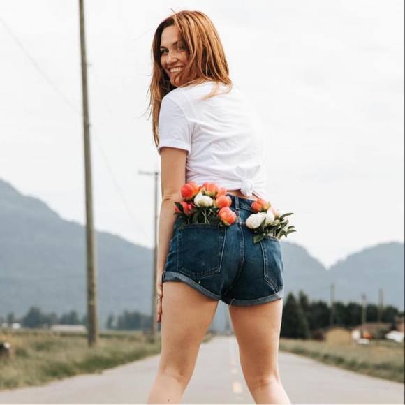 Meet your Posher, Caitlyn - Picture 1 of 1